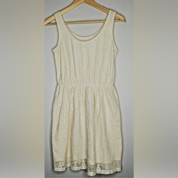Mossimo Supply Co. Dresses & Skirts - Mossimo Ivory Lace Cinched Waist Sleeveless Dress – Size Large